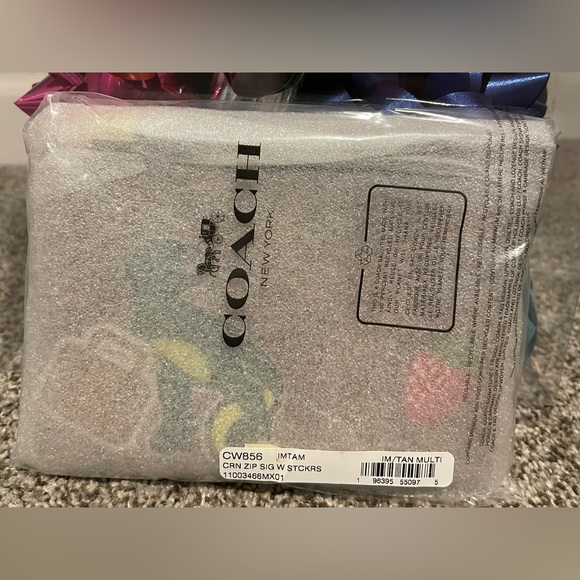 NWT… 🦖 🎲 🍓Coach Corner Zip Wristlet in Signature Canvas with Sticker Print - Picture 4 of 6
